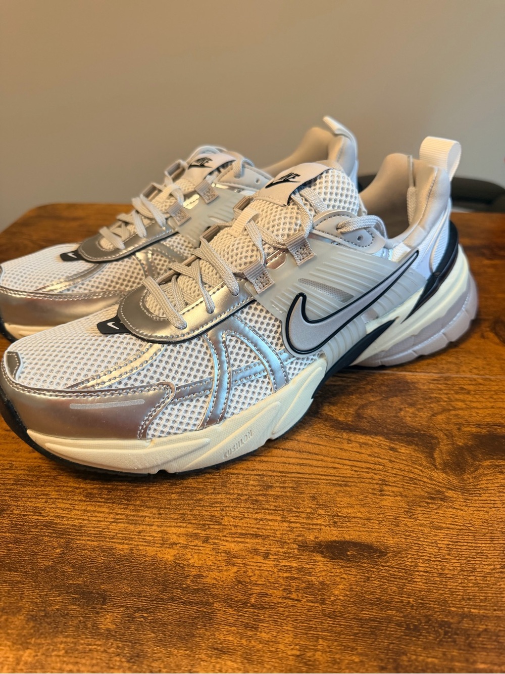 Nike V2K Run Silver/White Performance Running Shoes 10M/11.5W